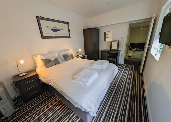 Bay & Harbour Holiday Apartments & Rooms Only